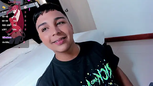 Snapshot of Seductivo_jr chatting on January 10, 8:29 am Seductivo jr online show from January 10, 8:29 am