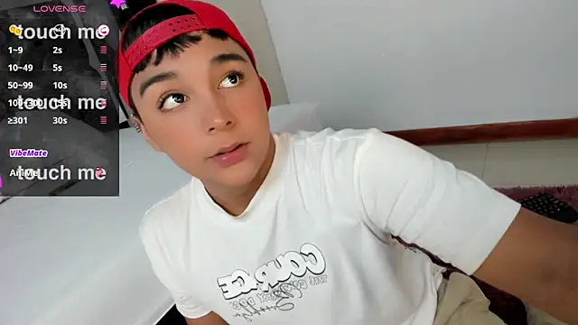 Snapshot of Seductivo_jr chatting on February 1, 3:19 am Seductivo jr online show from February 1, 3:19 am