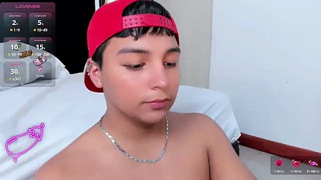 Snapshot of Seductivo_jr chatting on February 5, 10:51 am Seductivo jr online show from February 5, 10:51 am