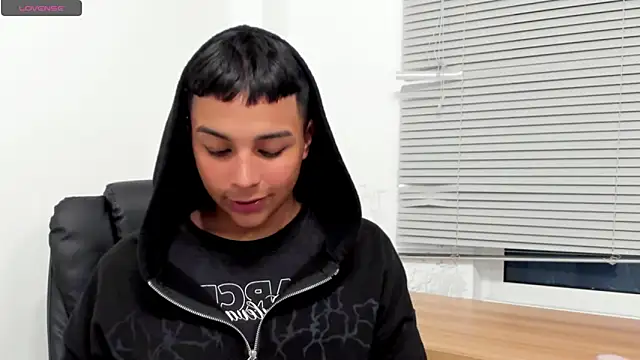 Snapshot of Seductivo_jr chatting on November 29, 4:15 am Seductivo jr online show from November 29, 4:15 am