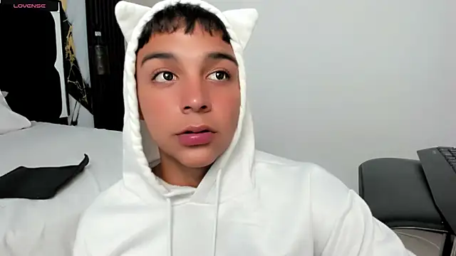 Snapshot of Seductivo_jr chatting on May 17, 10:39 pm Seductivo jr online show from May 17, 10:39 pm