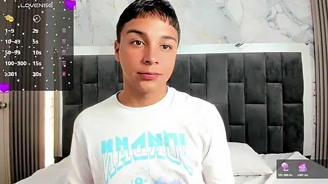 Snapshot of Seductivo_jr chatting on July 16, 3:56 am Seductivo jr online show from July 16, 3:56 am