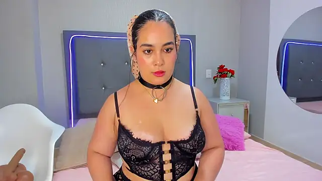 emma lye online show from November 13, 9:25 pm