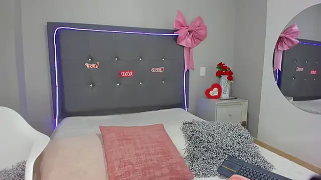 emma lye online show from March 13, 9:21 pm