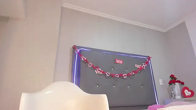 emma lye online show from April 21, 1:42 am