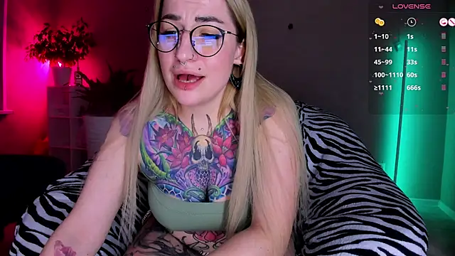 Snapshot of Tanya_Acid chatting on January 18, 4:21 pm Tanya Acid online show from January 18, 4:21 pm