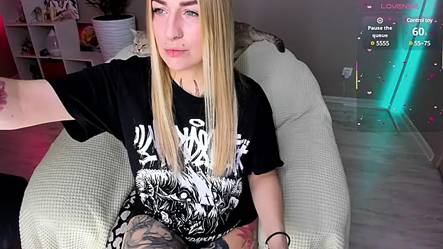 Snapshot of Tanya_Acid chatting on March 3, 4:25 am Tanya Acid online show from March 3, 4:25 am