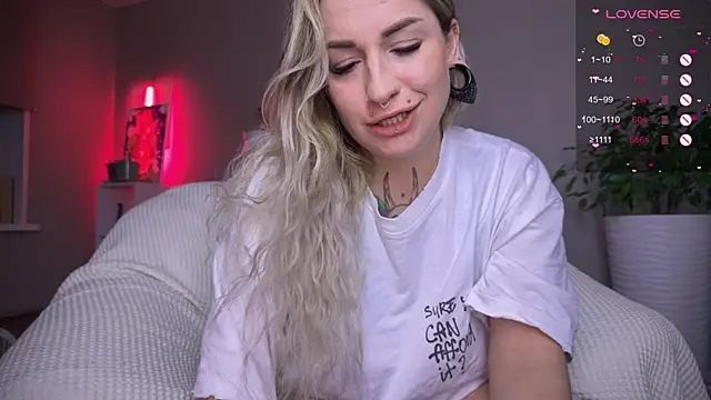 Snapshot of Tanya_Acid chatting on October 6, 4:48 pm Tanya Acid online show from October 6, 4:48 pm