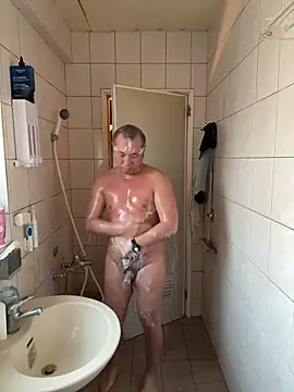 chih515 online show from April 2, 11:35 pm