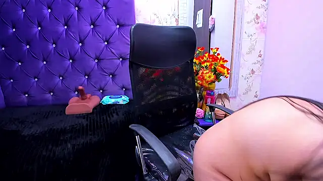 NaomyPrinces online show from June 25, 2:10 pm