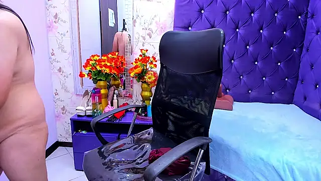 NaomyPrinces online show from July 18, 2:43 pm