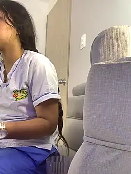 Larabrooks online show from November 4, 7:02 pm