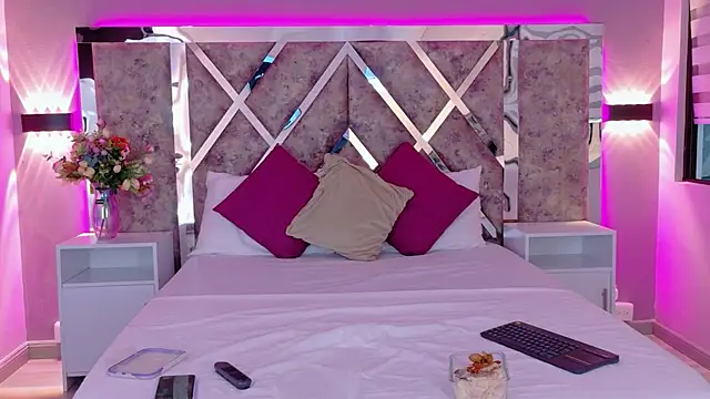 Larabrooks online show from April 13, 7:30 pm