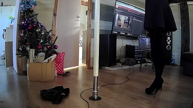 FLakiReve online show from December 18, 2:56 pm