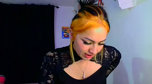 Snapshot of lucycherry__ chatting on December 13, 12:20 am lucycherry online show from December 13, 12:20 am