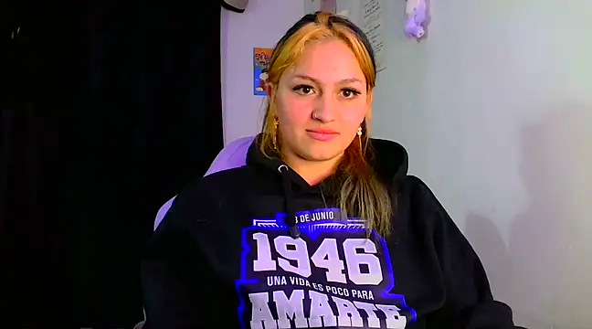 Snapshot of lucycherry__ chatting on December 31, 6:05 am lucycherry online show from December 31, 6:05 am