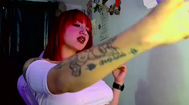 Snapshot of lucycherry__ chatting on February 10, 11:02 pm lucycherry online show from February 10, 11:02 pm