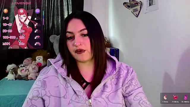 Snapshot of lucycherry__ chatting on December 19, 9:44 pm lucycherry online show from December 19, 9:44 pm