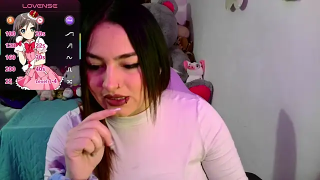 Snapshot of lucycherry__ chatting on February 6, 6:18 am lucycherry online show from February 6, 6:18 am