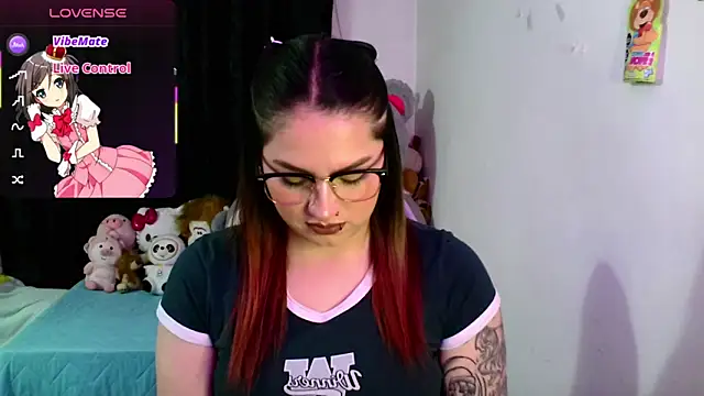 Snapshot of lucycherry__ chatting on February 13, 5:03 am lucycherry online show from February 13, 5:03 am