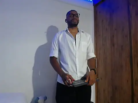 Snapshot of GerardSmitt chatting on September 26, 3:43 am GerardSmitt online show from September 26, 3:43 am