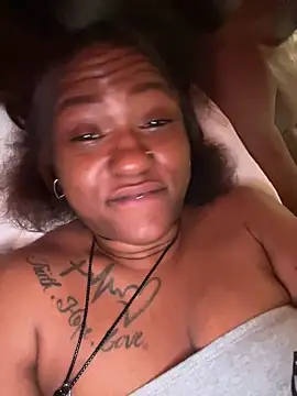 Snapshot of PrettyGal_Tingz chatting on February 18, 1:44 pm PrettyGal Tingz online show from February 18, 1:44 pm