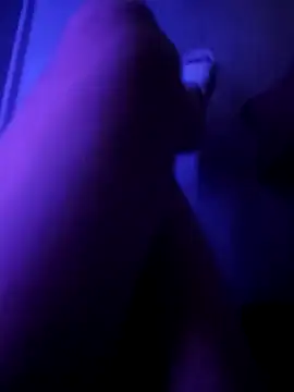 red red00 online show from March 17, 7:37 pm