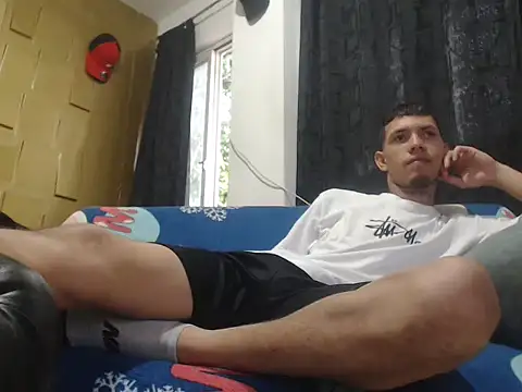 Snapshot of latinboydig chatting on December 30, 8:25 pm latinboydig online show from December 30, 8:25 pm