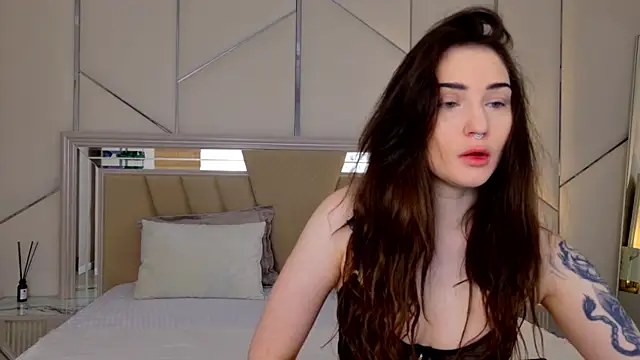 RoxiLester online show from March 22, 5:06 am