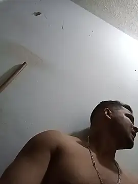 Snapshot of Lucho0886 chatting on August 7, 2:13 am Lucho0886 online show from August 7, 2:13 am