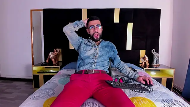 Snapshot of Ethan__Walker chatting on February 3, 7:31 pm Ethan Walker online show from February 3, 7:31 pm