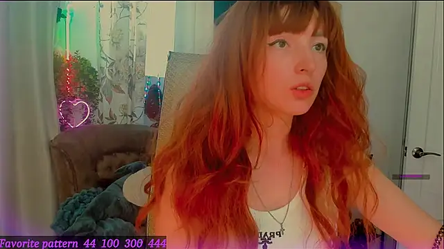 Toxic Ellies online show from April 16, 1:34 pm