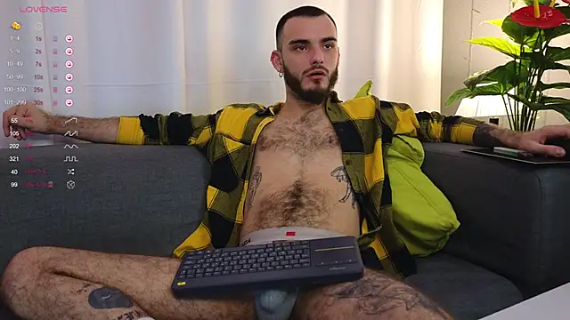 Snapshot of xteddy_bear chatting on February 3, 8:57 pm xteddy bear online show from February 3, 8:57 pm