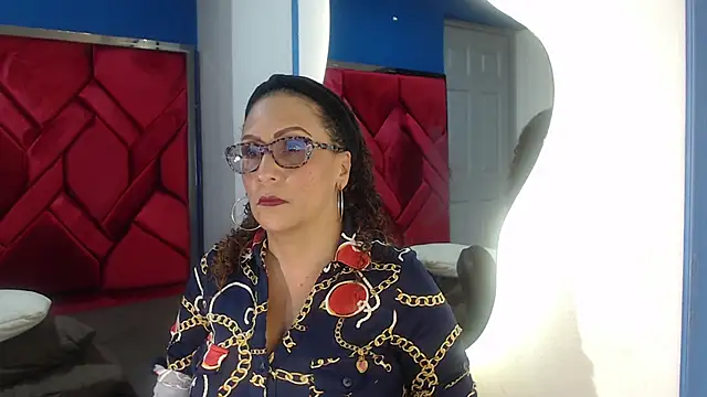 EvaMills1 online show from January 30, 7:37 pm