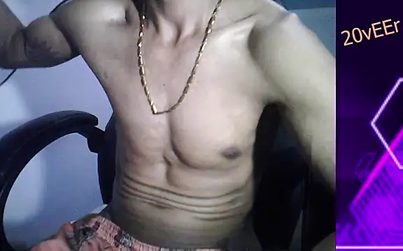 Snapshot of 20vEEr chatting on February 18, 12:37 am 20vEEr online show from February 18, 12:37 am