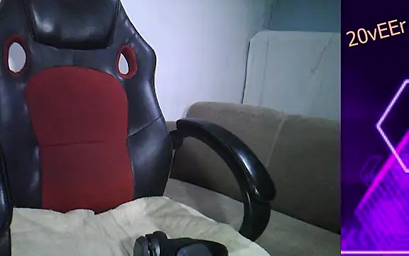 Snapshot of 20vEEr chatting on February 19, 12:14 am 20vEEr online show from February 19, 12:14 am