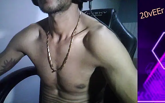 Snapshot of 20vEEr chatting on February 19, 11:36 pm 20vEEr online show from February 19, 11:36 pm