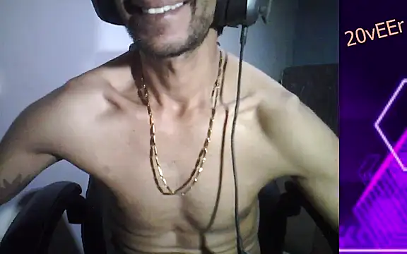 Snapshot of 20vEEr chatting on February 22, 12:05 am 20vEEr online show from February 22, 12:05 am