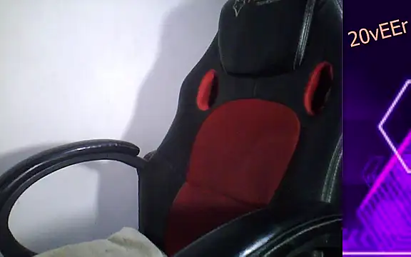 Snapshot of 20vEEr chatting on February 25, 1:52 am 20vEEr online show from February 25, 1:52 am