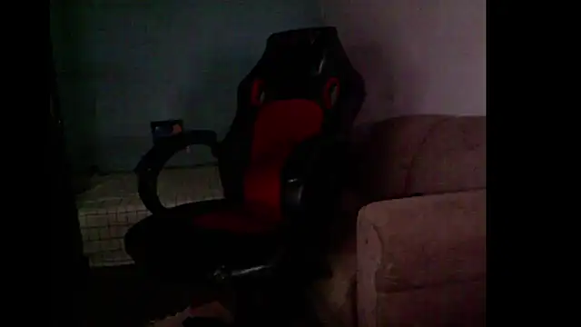 Snapshot of 20vEEr chatting on October 21, 10:43 pm 20vEEr online show from October 21, 10:43 pm