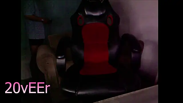 Snapshot of 20vEEr chatting on November 17, 9:42 pm 20vEEr online show from November 17, 9:42 pm