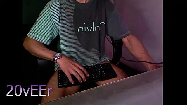 Snapshot of 20vEEr chatting on November 29, 6:16 am 20vEEr online show from November 29, 6:16 am