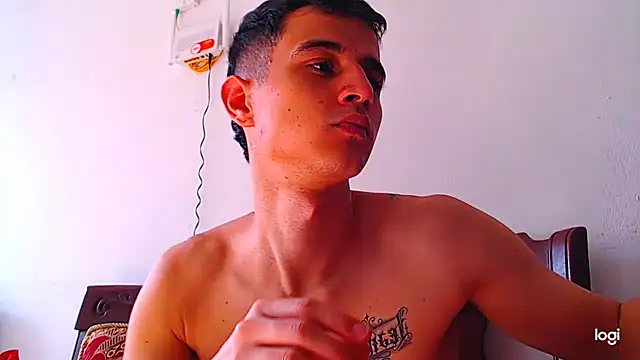 Snapshot of ADAM_HOT chatting on November 14, 8:18 pm ADAM HOT online show from November 14, 8:18 pm