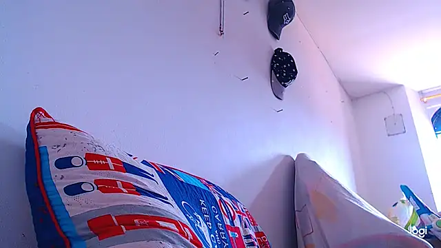 Snapshot of ADAM_HOT chatting on December 4, 3:43 pm ADAM HOT online show from December 4, 3:43 pm