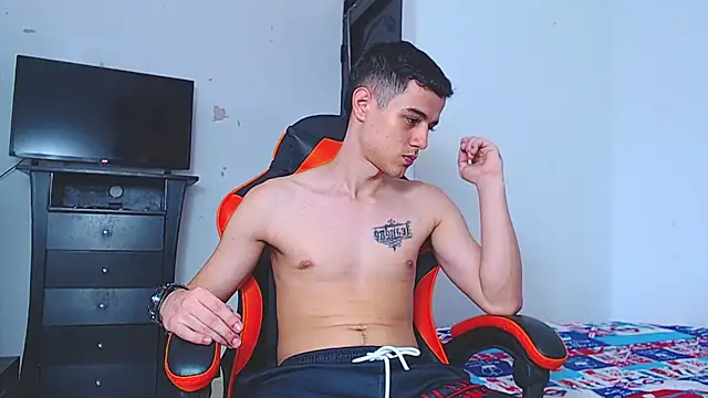 ADAM HOT online show from January 5, 8:34 pm