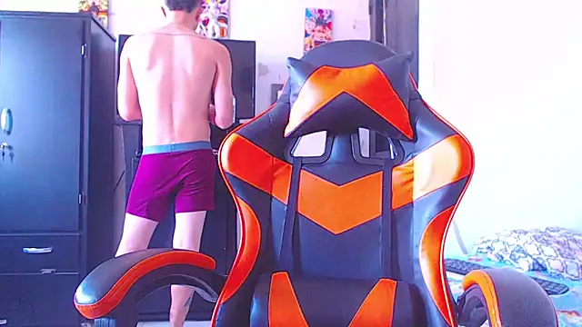 ADAM HOT online show from April 4, 9:34 pm