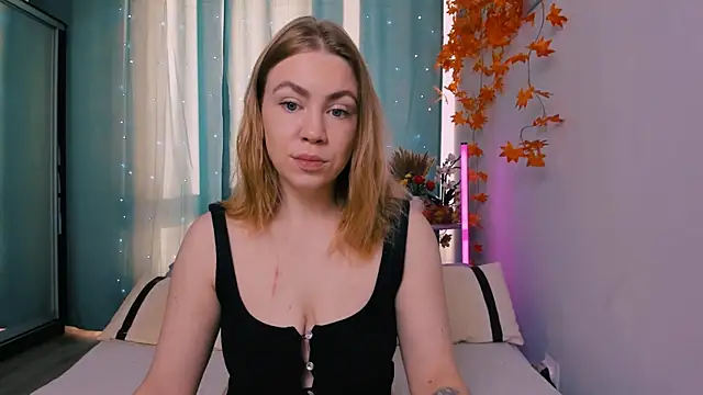 Snapshot of InsatiableFoxX chatting on September 29, 5:56 am InsatiableFoxX online show from September 29, 5:56 am