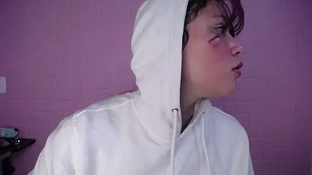 Dominic Queen online show from October 1, 2:01 pm