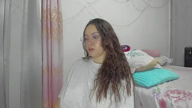 Snapshot of HARLEYNAPIER chatting on June 11, 12:32 am HARLEYNAPIER online show from June 11, 12:32 am