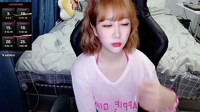 Snapshot of Angelababy001 chatting on February 15, 4:12 pm Angelababy001 online show from February 15, 4:12 pm